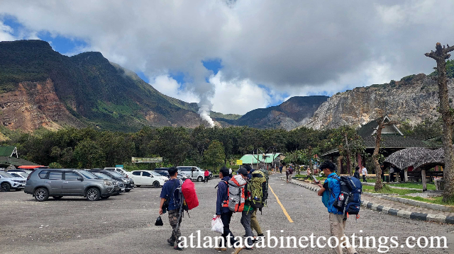 Gunung Menarik di Garut