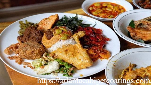 Menjelajah Budaya Padang Sambil Menyantap 6 Hidangan