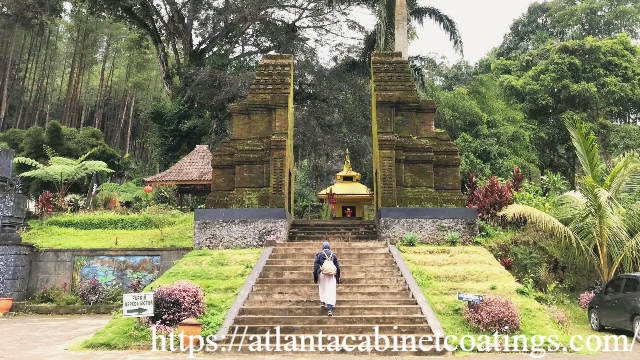 Pesona Kraton Gunung Kawi: Destinasi Spiritual dan Budaya